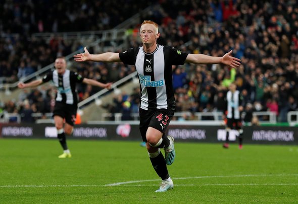 Image for Longstaff shares what he shouted at brother before Man Utd goal