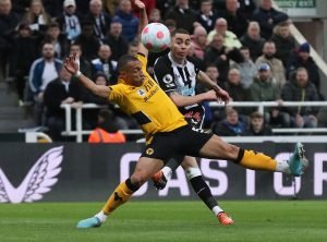 miguel-almiron-playing-for-newcastle-united-against-wolves-in-the-premier-league-2022